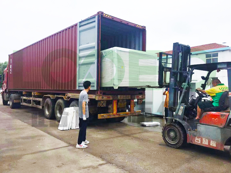 路博環保| 一批打磨除塵臺裝入集裝箱發往客戶目的地